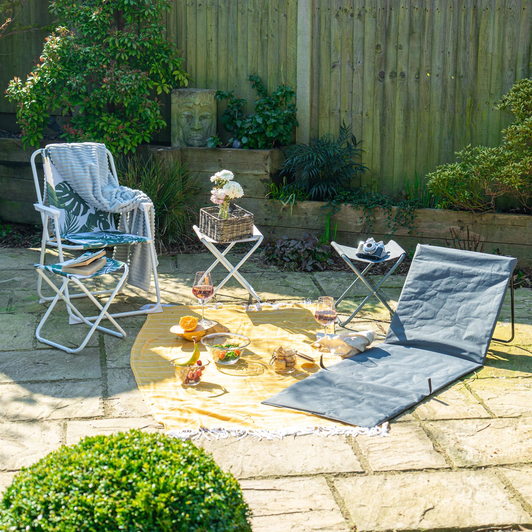 Harbour Housewares Folding Beach Lounger - Grey