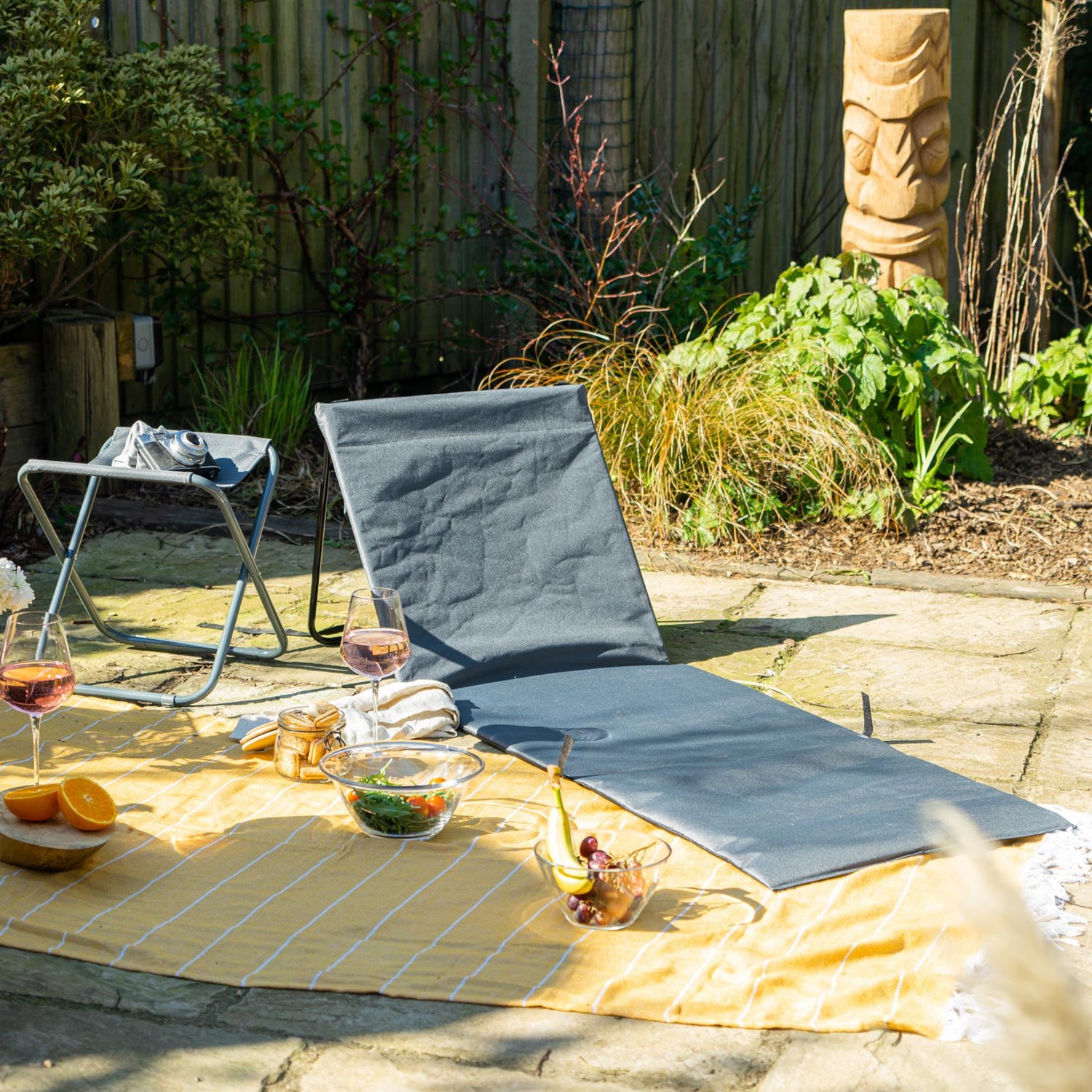 Harbour Housewares Folding Beach Lounger - Grey