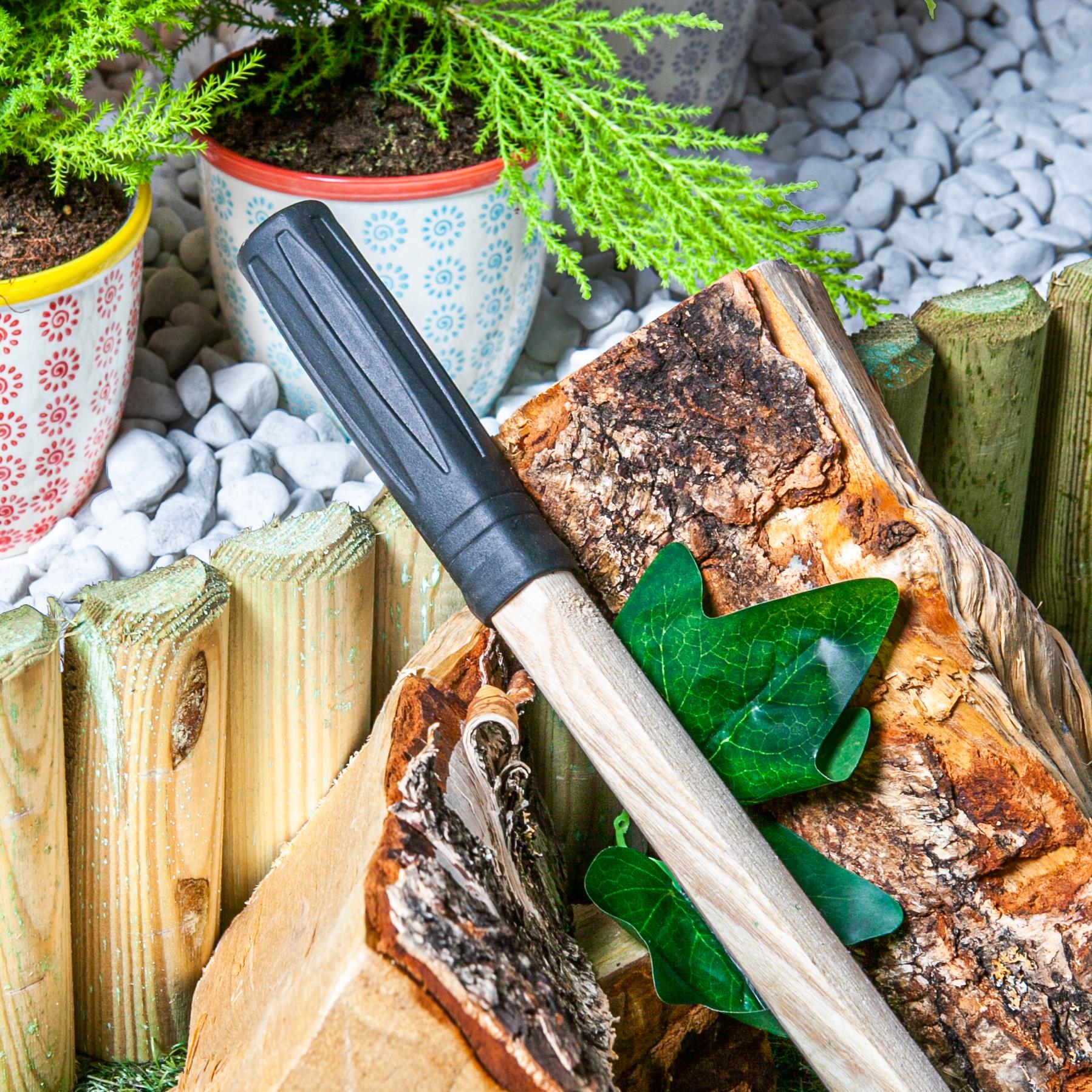 Harbour Housewares Handheld Digging Hoe - Rubber Grip Handle - 43cm