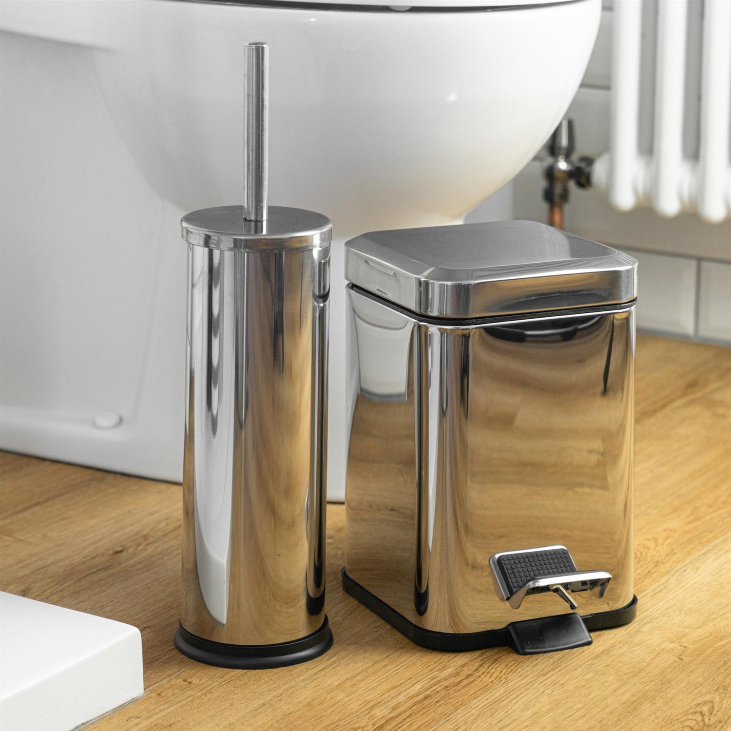 Harbour Housewares Bathroom Toilet Brush & Holder Set - Chrome