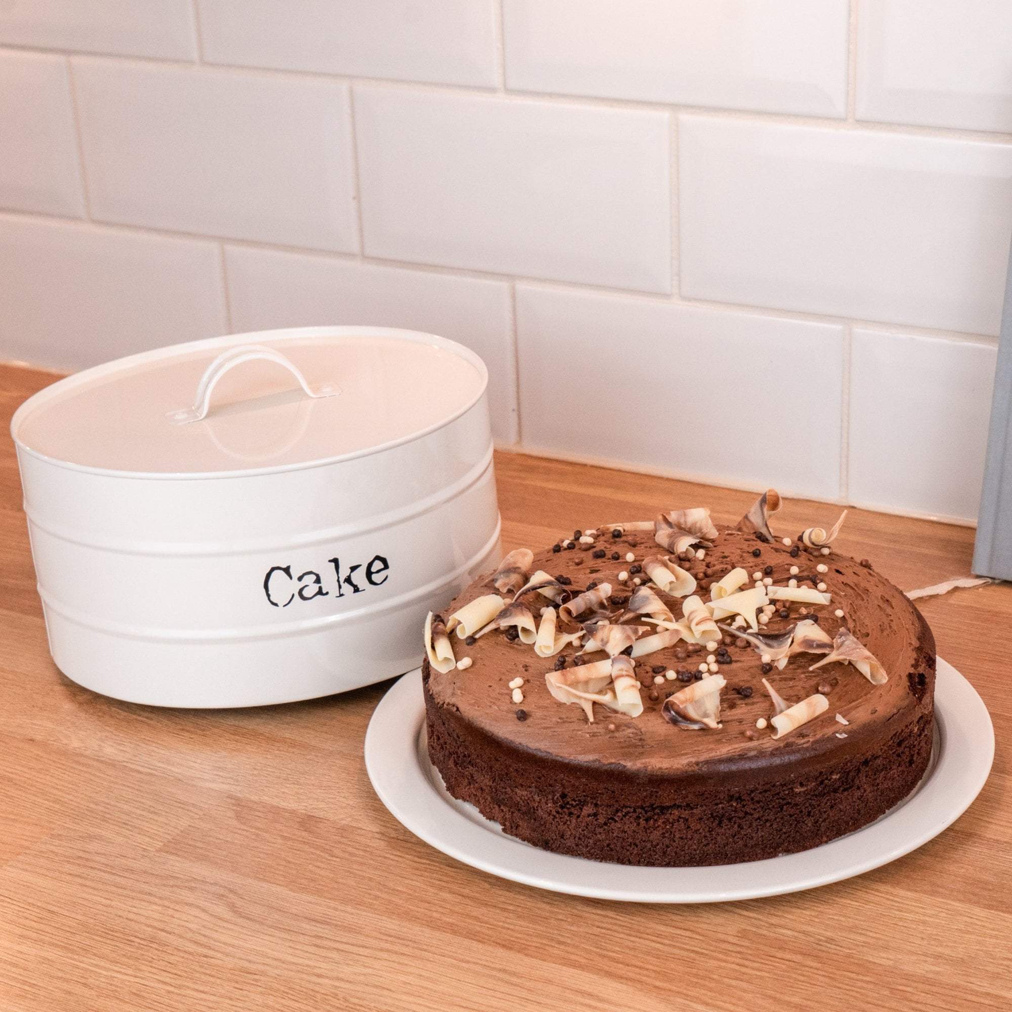 Harbour Housewares Metal Cake Tin - Cream