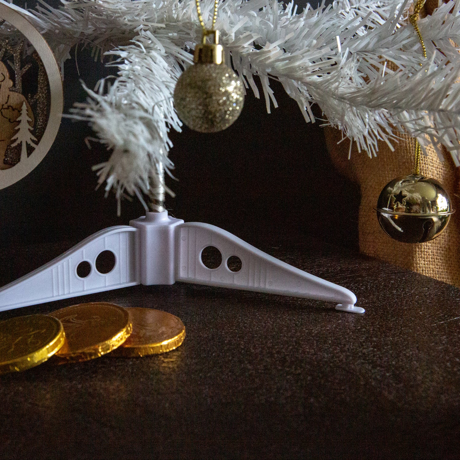 Harbour Housewares Artificial Pine Christmas Tree With Stand - White - 2ft