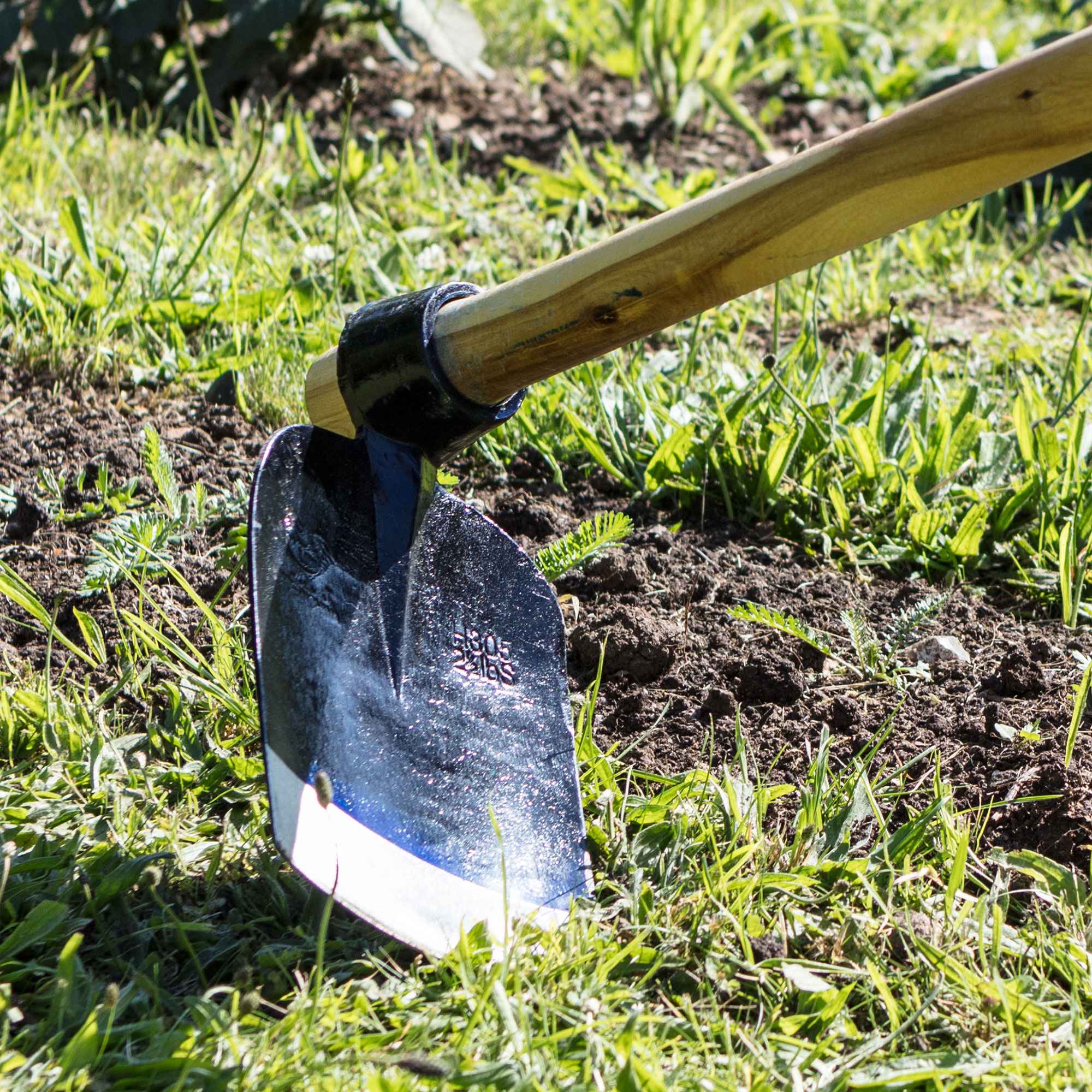 Harbour Housewares Full-sized Azada Digging Hoe - 110cm
