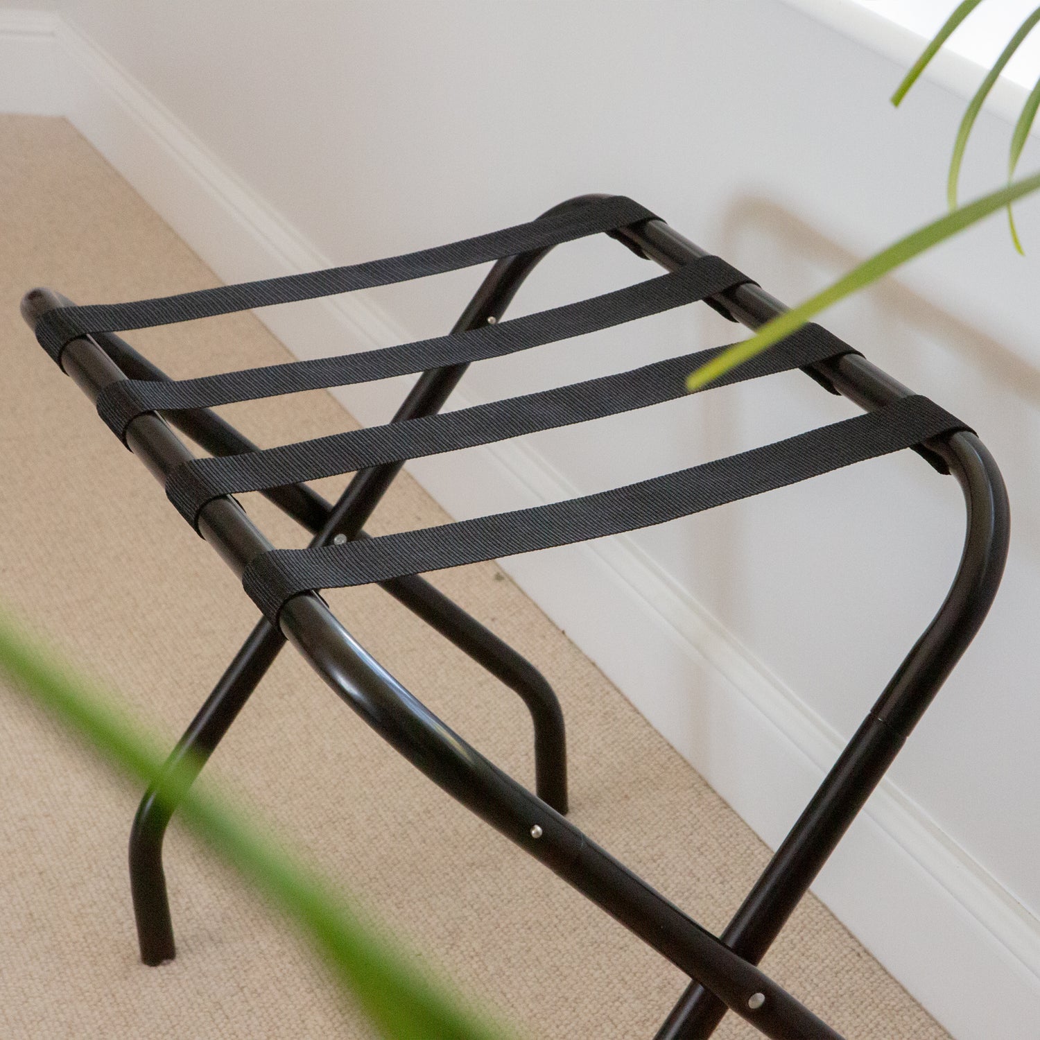 Harbour Housewares Folding Metal Luggage Rack - Black