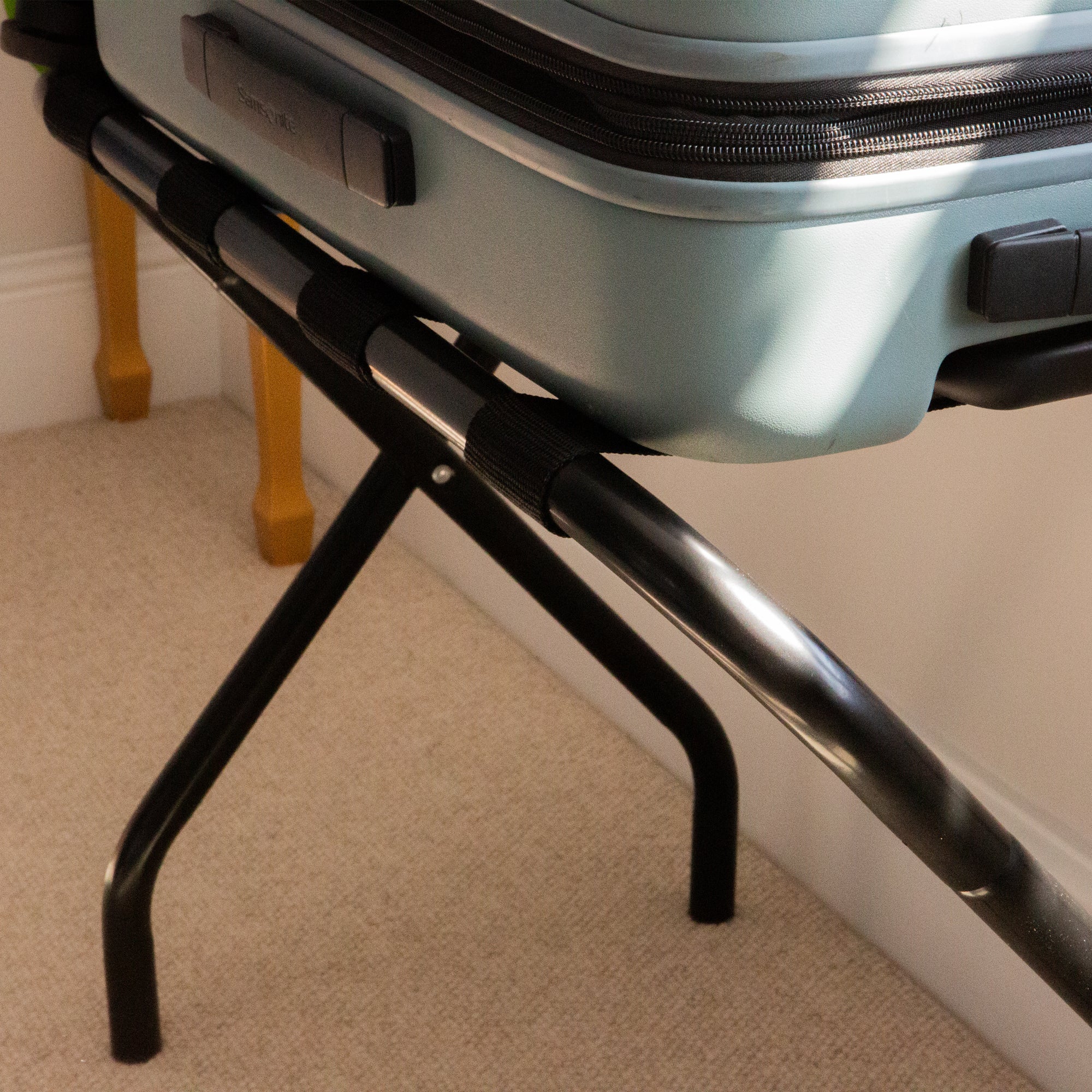 Harbour Housewares Folding Metal Luggage Rack - Black