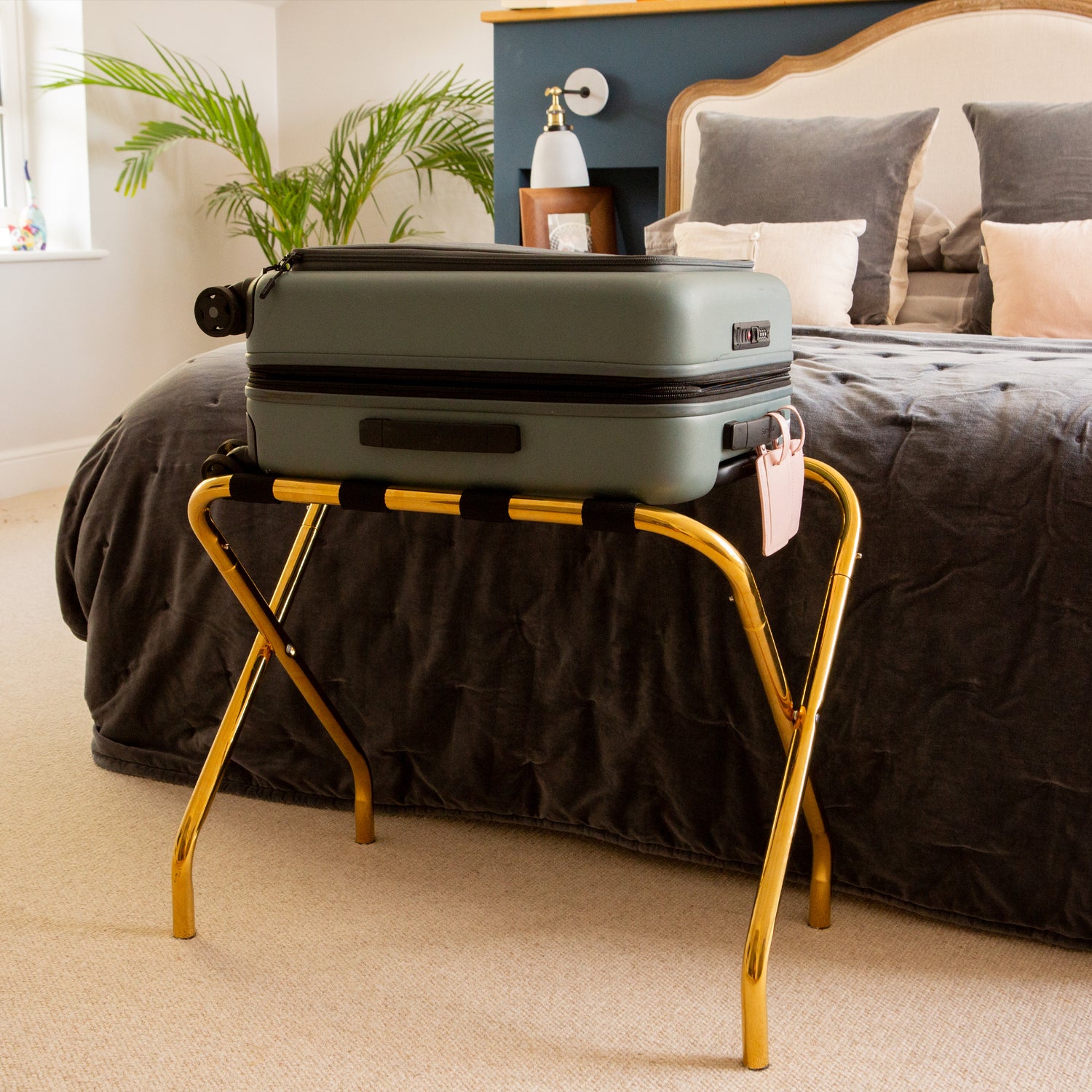 Harbour Housewares Folding Metal Luggage Rack - Gold