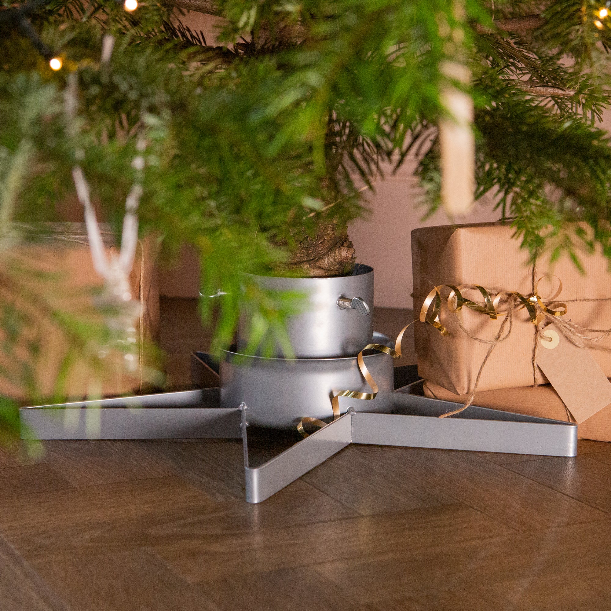 Silver Metal Star Christmas Tree Stand - By Harbour Housewares