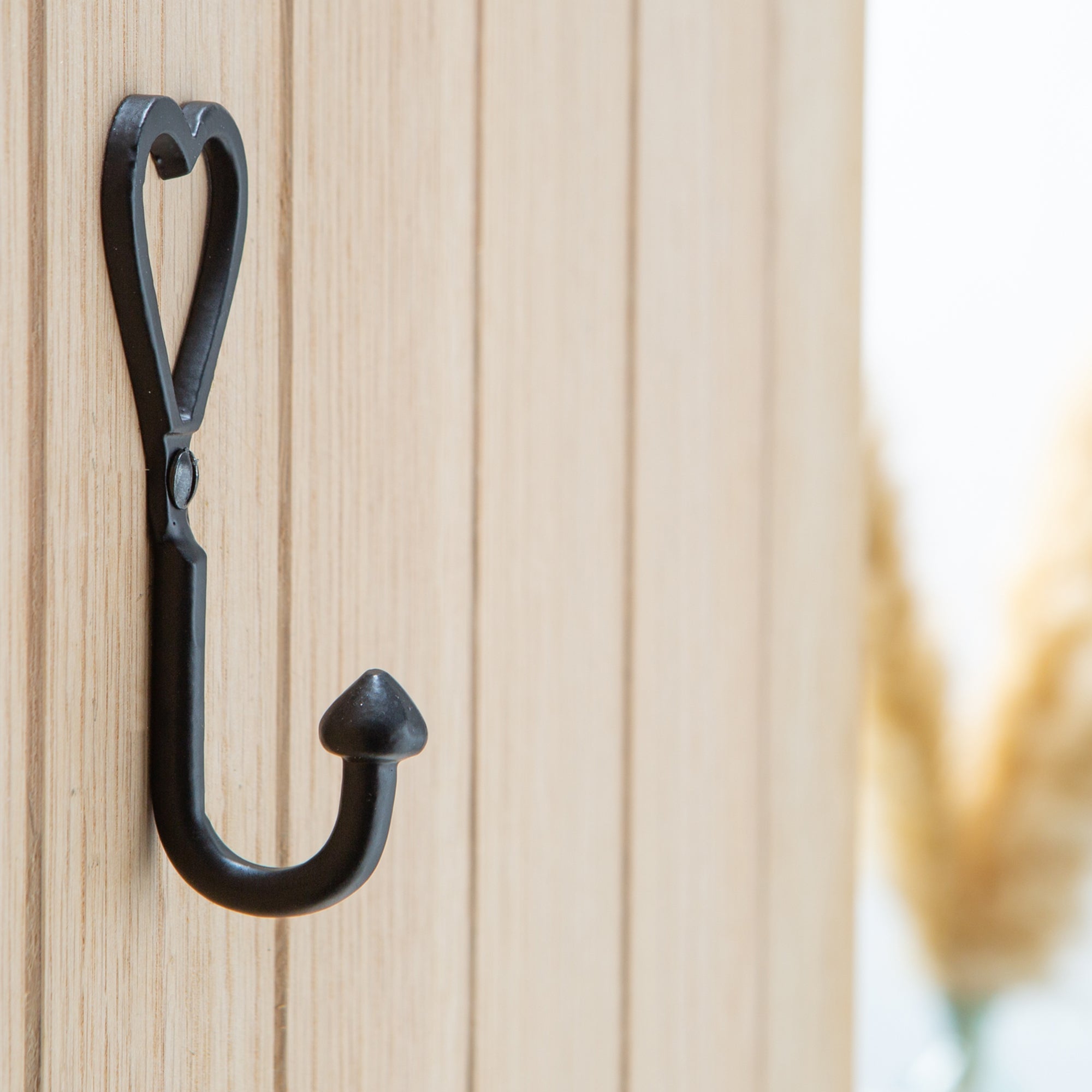 Single Heart Hook - W40mm x H100mm - Black