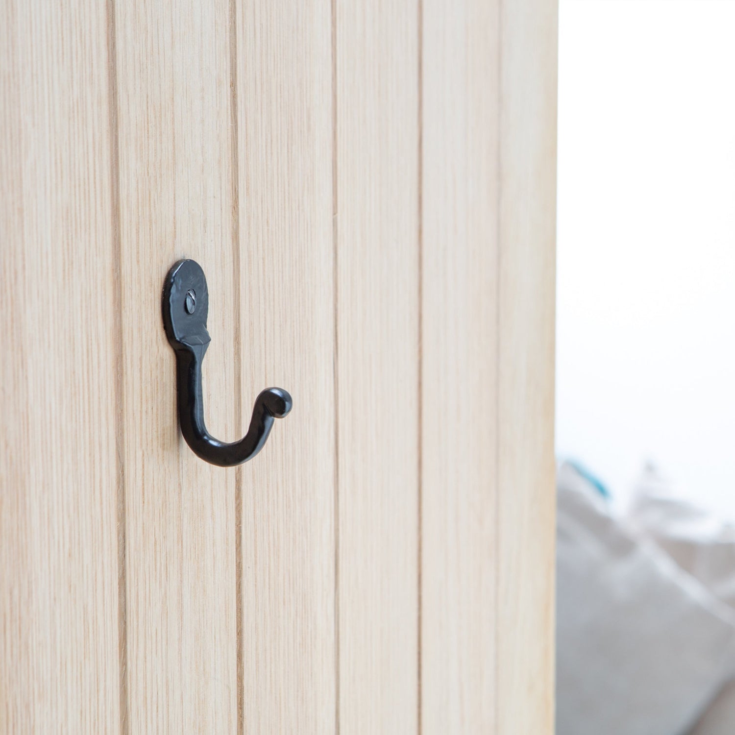 Hammered Round Plate Single Hook - W25mm x H45mm - Black