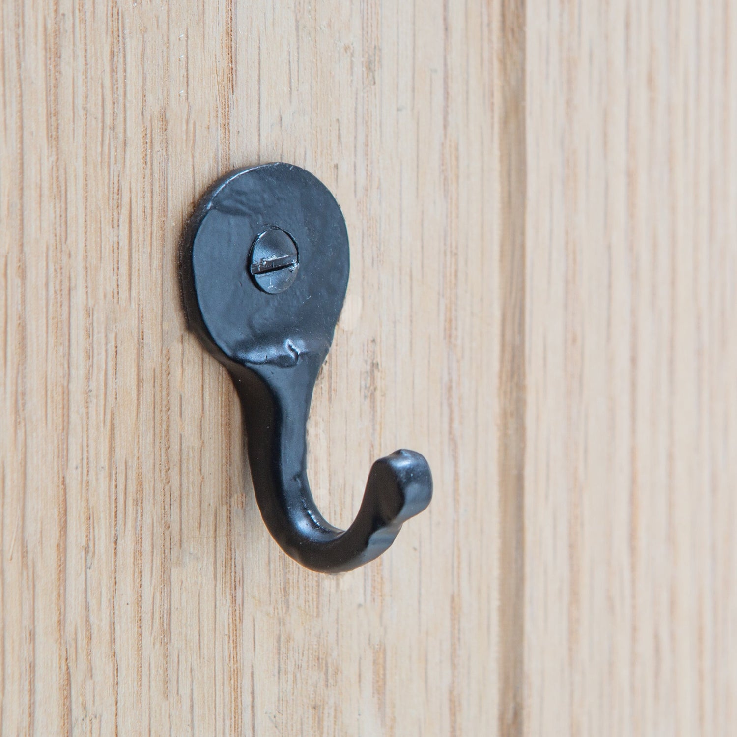 Hammered Round Plate Single Hook - W25mm x H45mm - Black