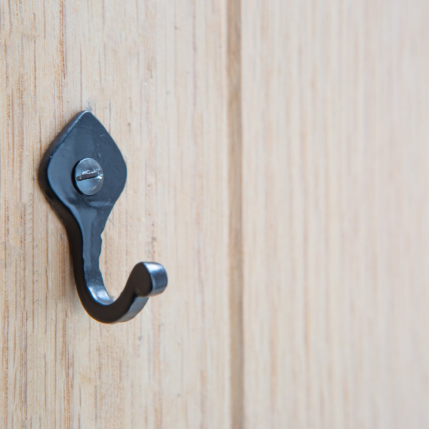 Hammered Arrowhead Single Hook - W20mm x H40mm - Black