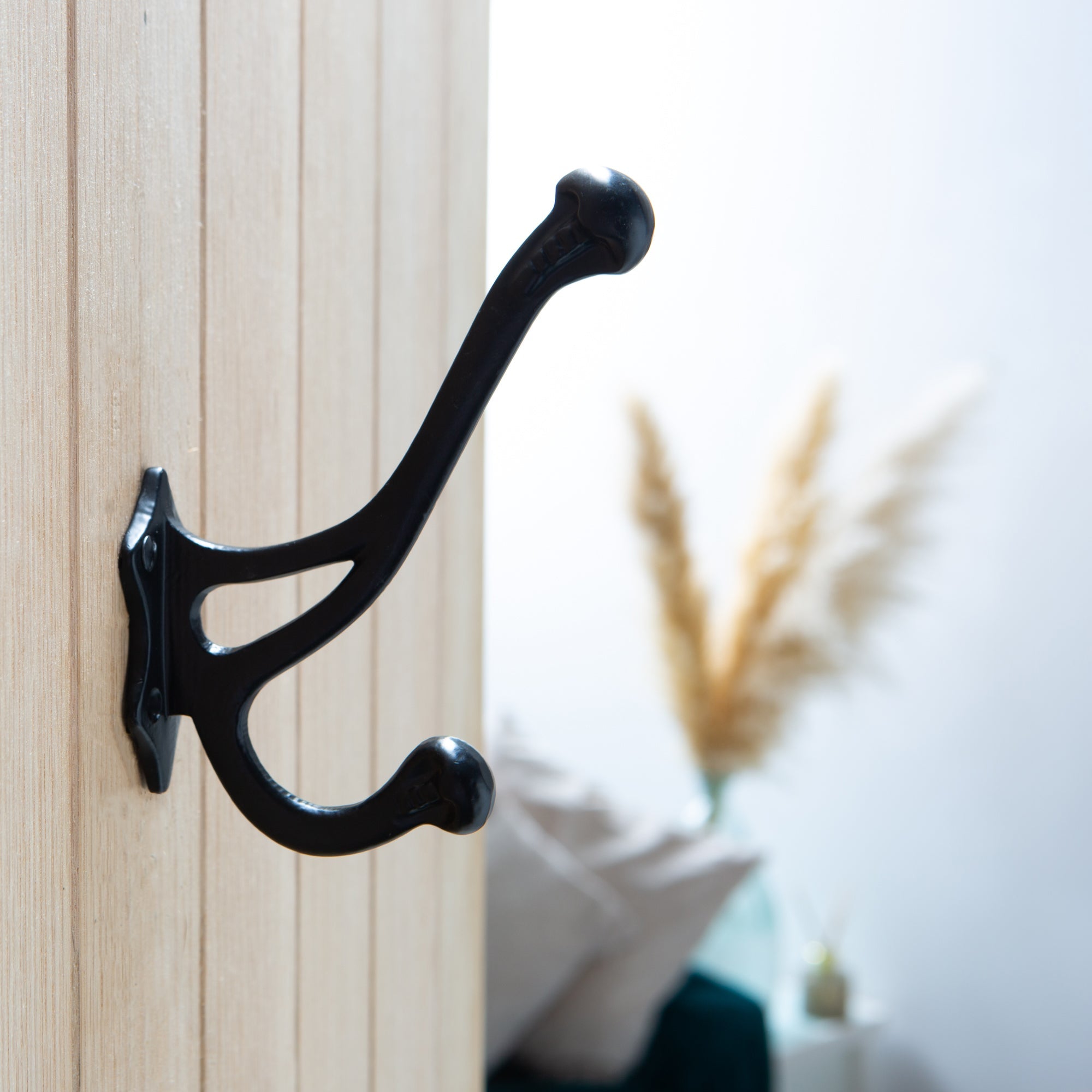 Leaf Backed Hat & Coat Hook - W35mm x H150mm - Black