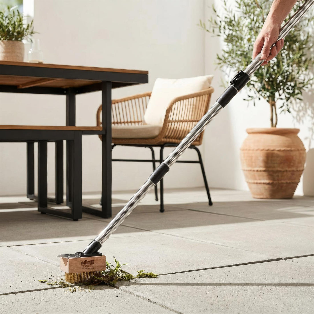 Telescopic Long Handle Weed Brush - 135cm - Chrome/Black