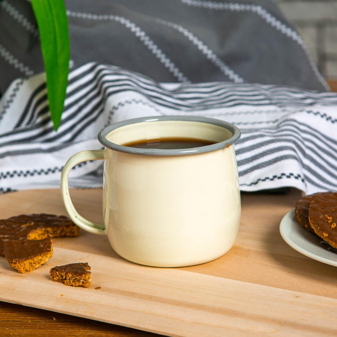 Coloured Enamel Belly Mug - 375ml - Cream/Grey