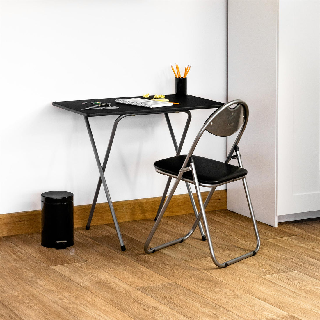 Harbour Housewares Folding Computer Desk - Black and Silver