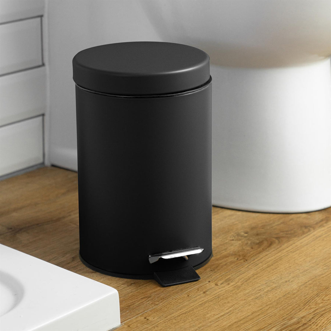 Harbour Housewares 3 Litre Bathroom Pedal Bin With Inner Bucket - Black Matt