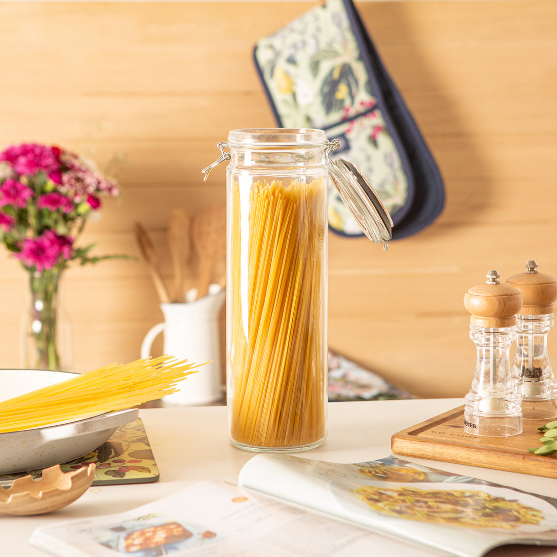 Argon Tableware Glass Spaghetti Jar - 2 Litre - Black Seal