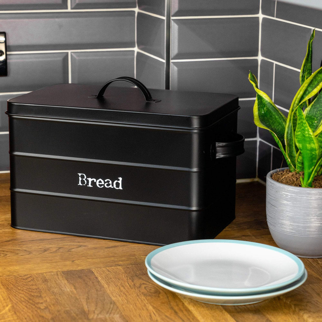 Harbour Housewares Vintage Metal Kitchen Bread Bin