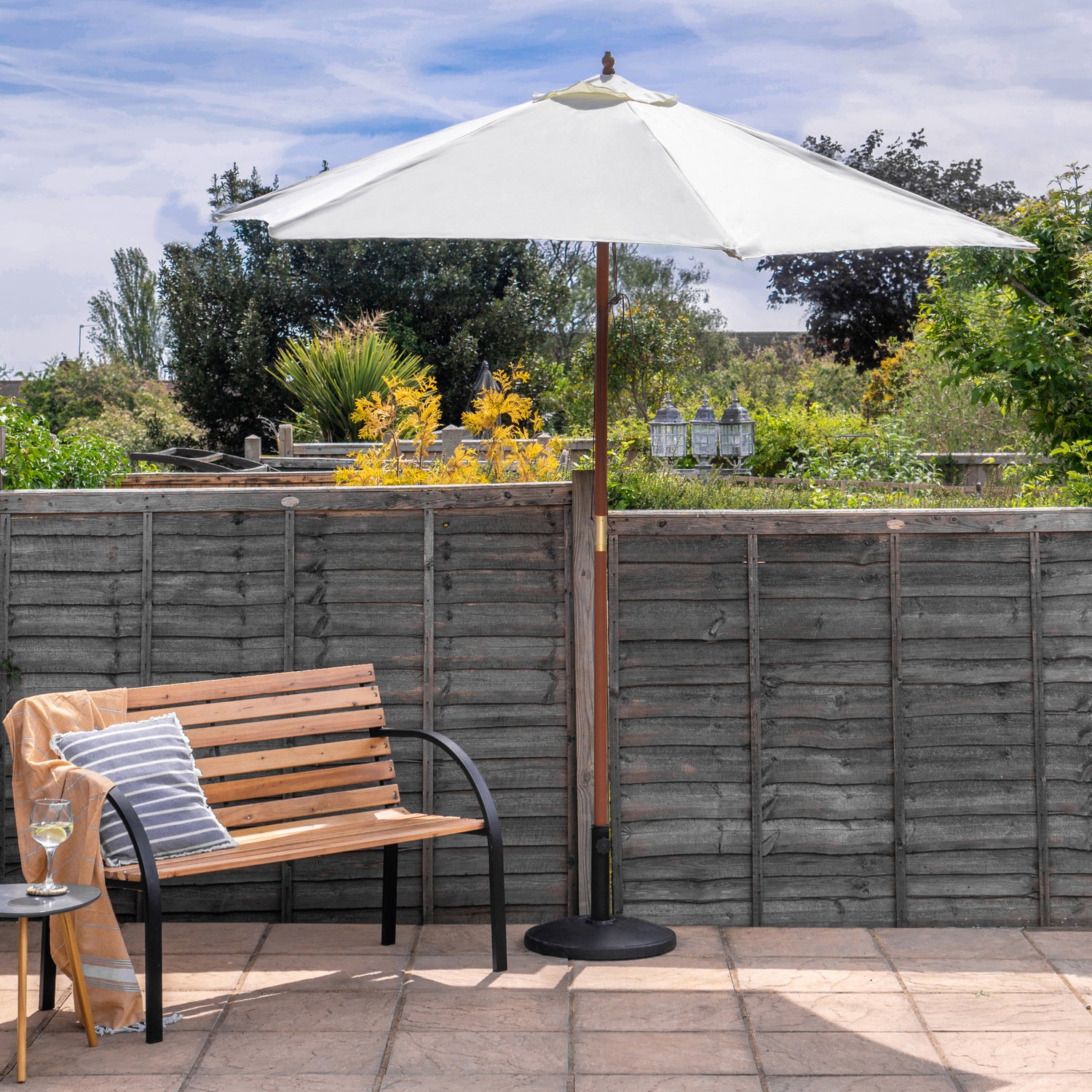 Harbour Housewares Garden Parasol Base - Concrete Filled