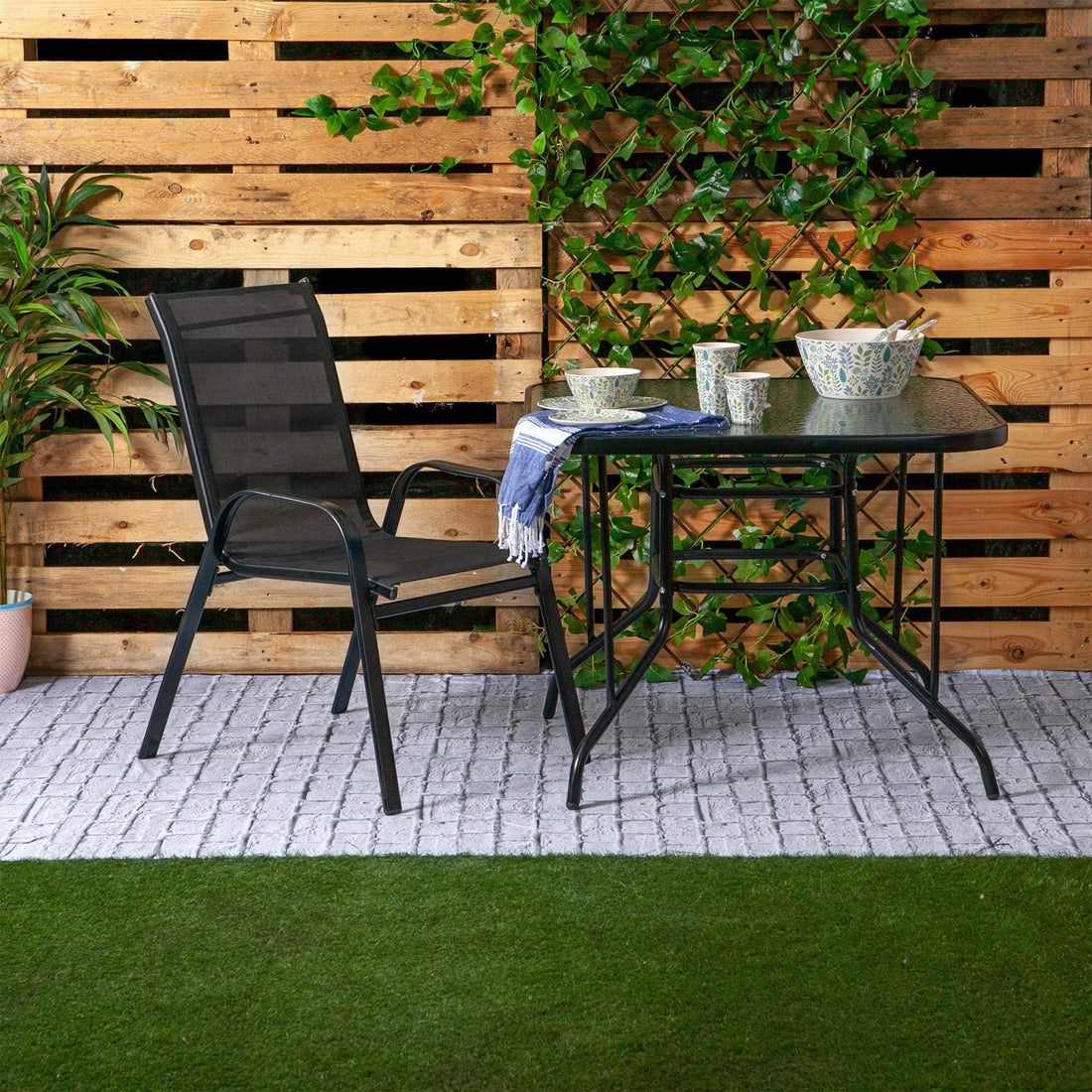 Harbour Housewares Glass Top Garden Table - 90 x 90cm - Black