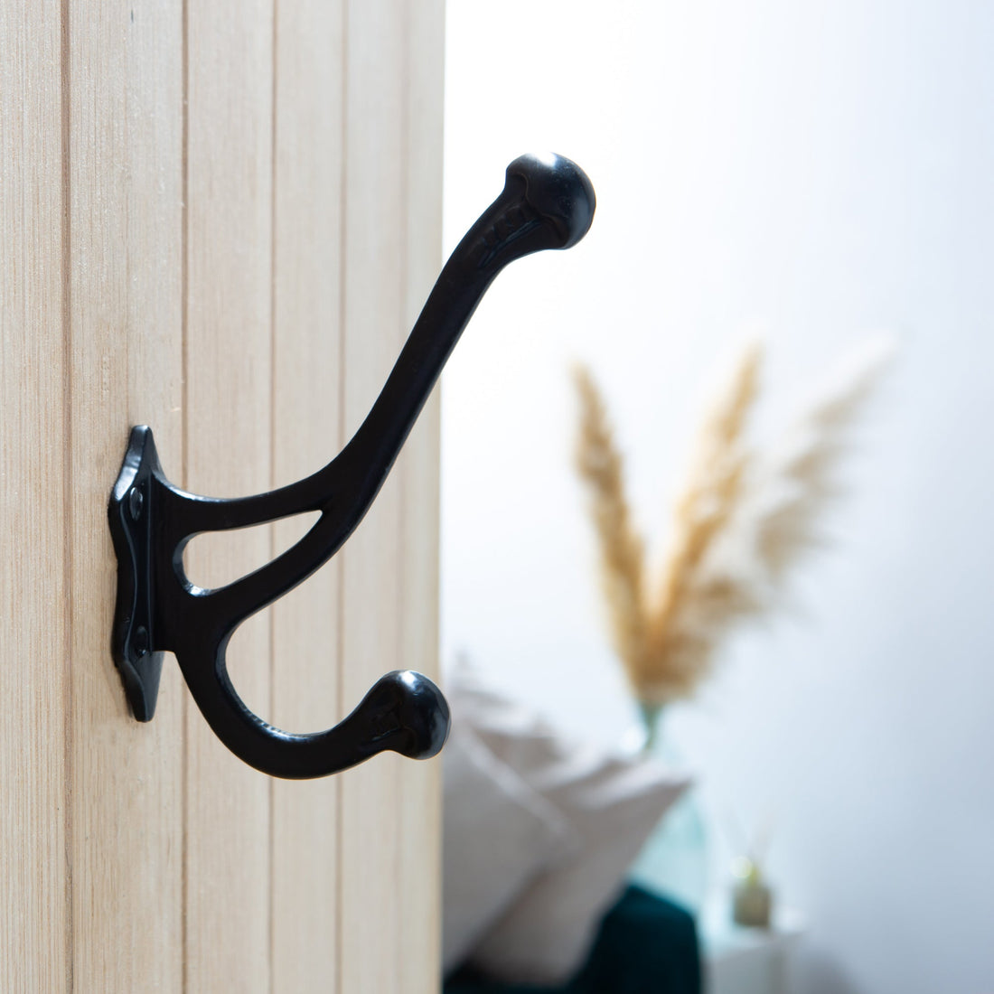 Leaf Backed Hat &amp; Coat Hook - W35mm x H150mm - Black
