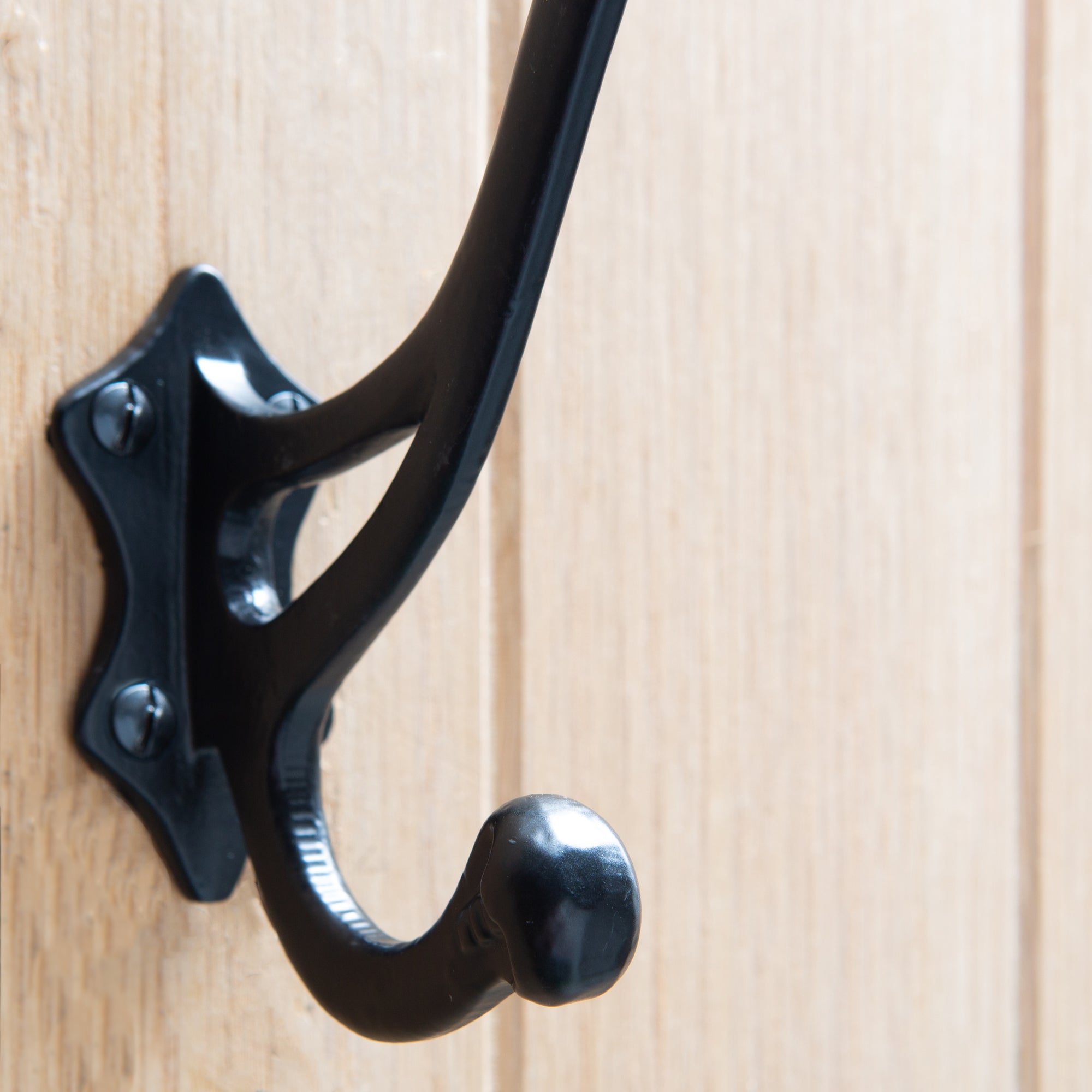 Leaf Backed Hat &amp; Coat Hook - W35mm x H150mm - Black