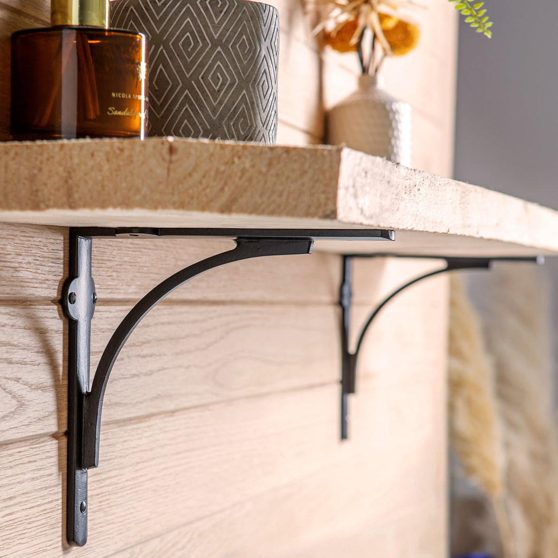 Curved Iron Shelf Bracket - D205mm