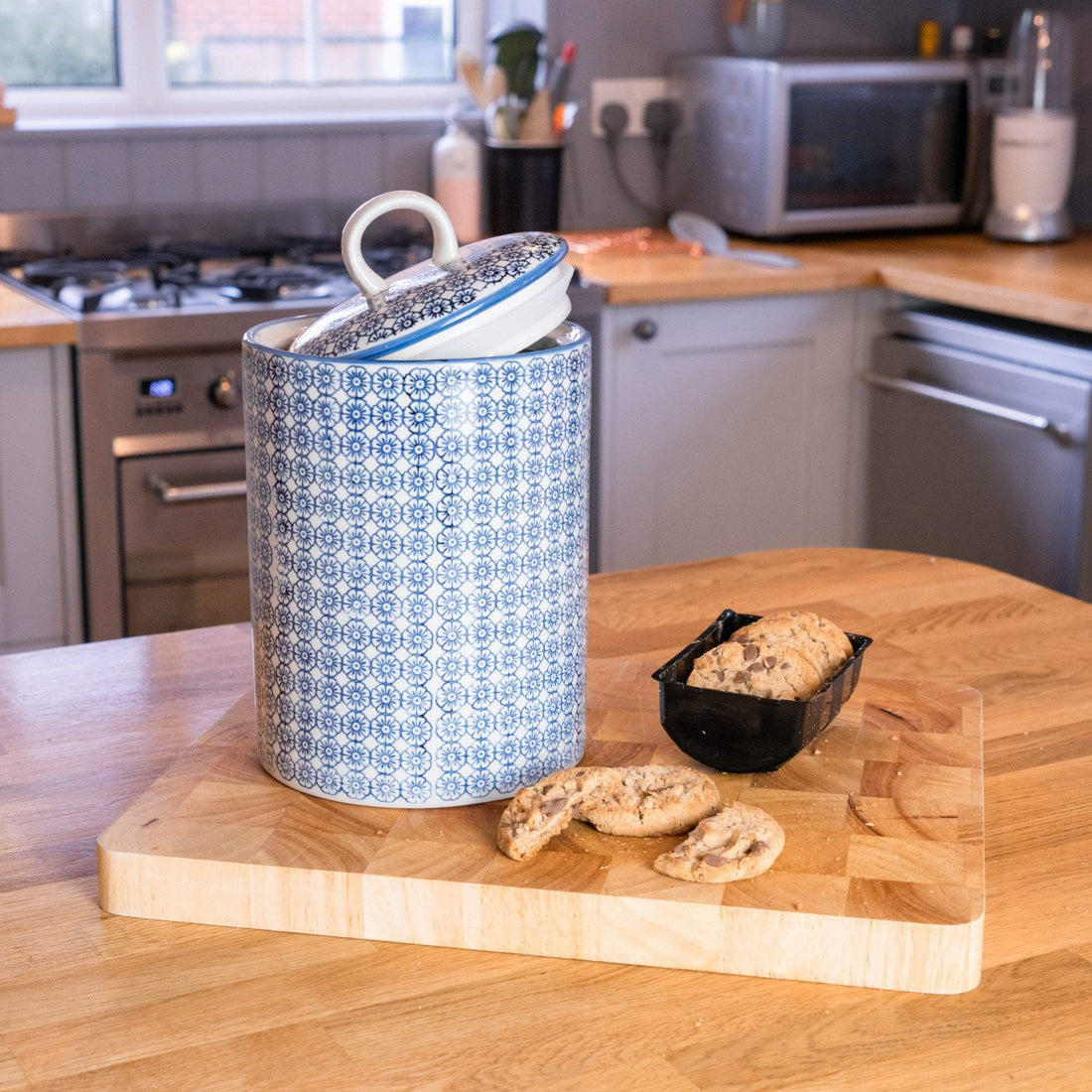 Nicola Spring Hand-Printed Japanese China Kitchen Biscuit Barrel - Blue Floral - 3L