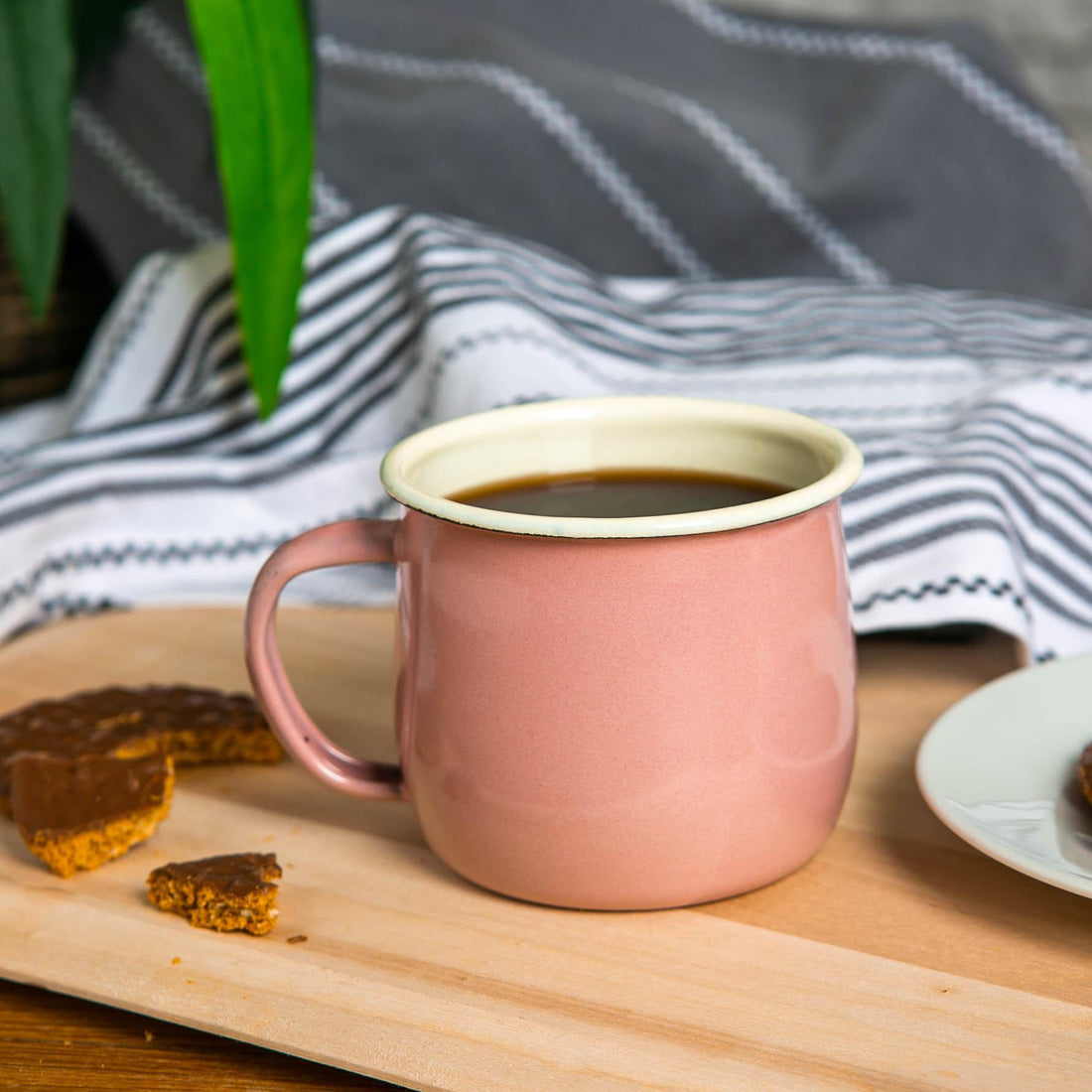 Coloured Enamel Belly Mug - 375ml - Pink/White