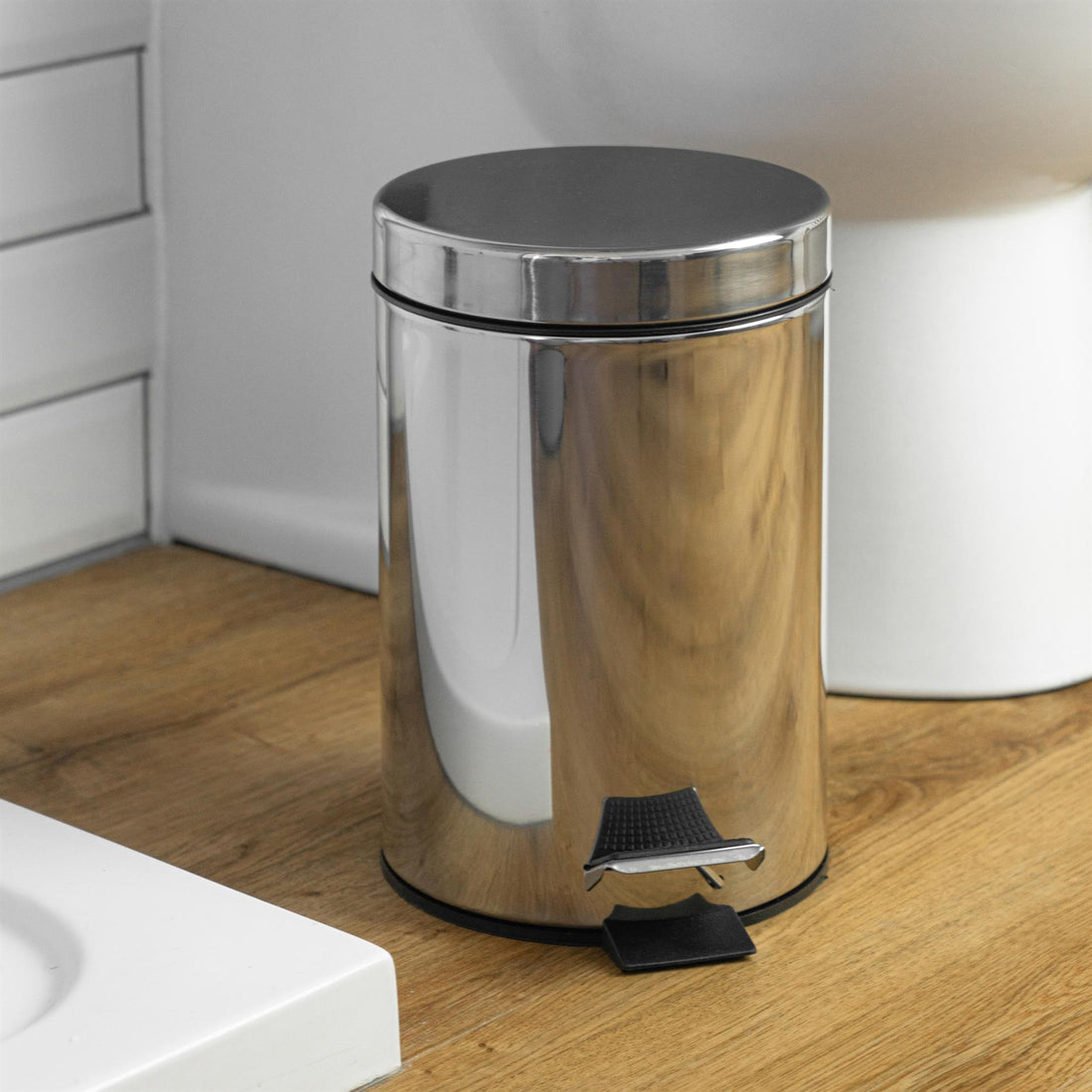 Harbour Housewares Bathroom Pedal Bin With Inner Bucket - Chrome - 3L