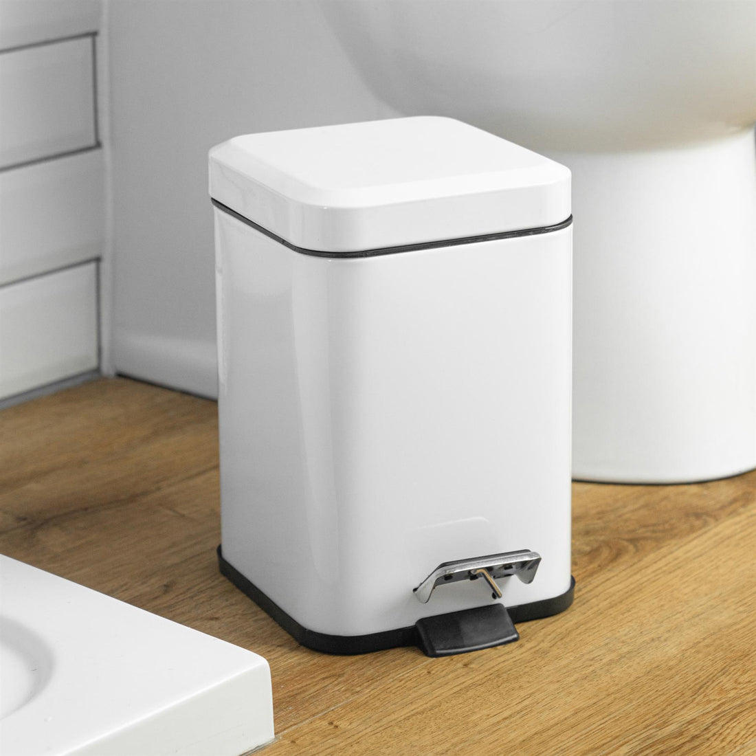 Harbour Housewares Square Steel Bathroom Pedal Bin - 3 Litres - White