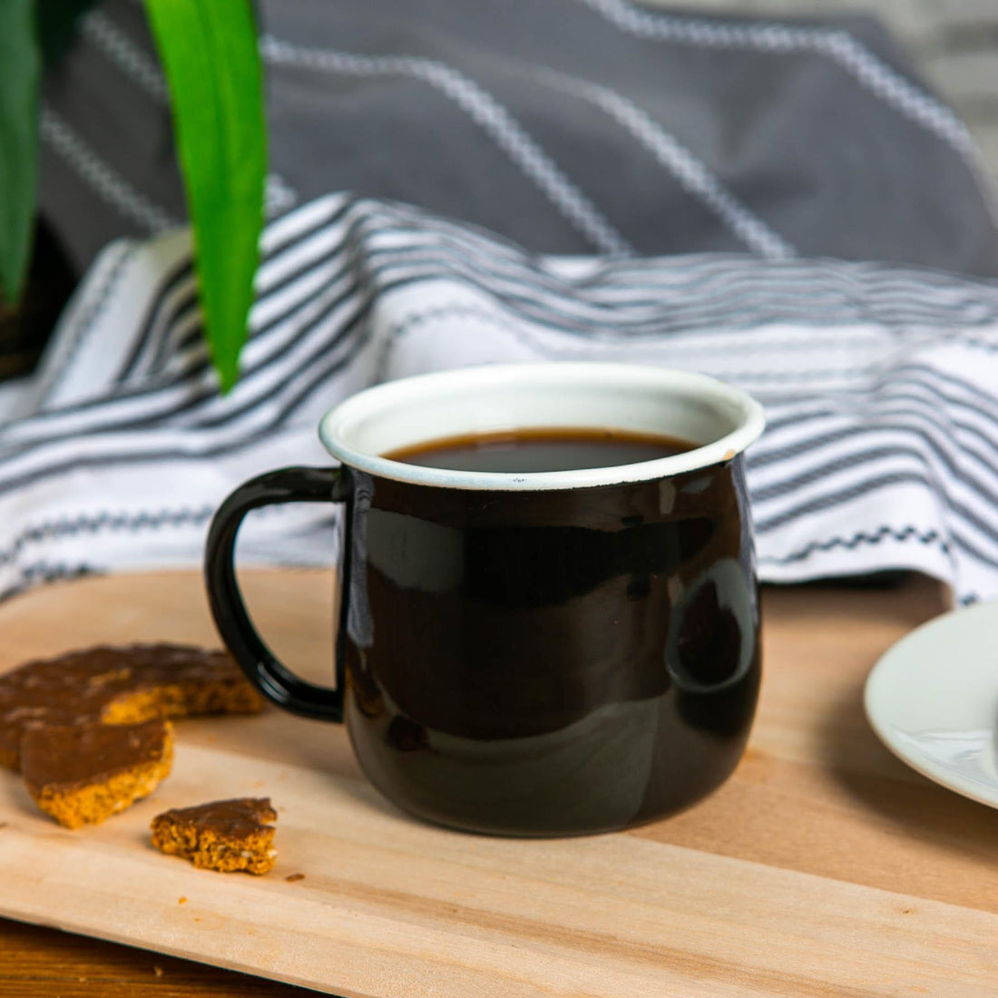 Coloured Enamel Belly Mug - 375ml - Black